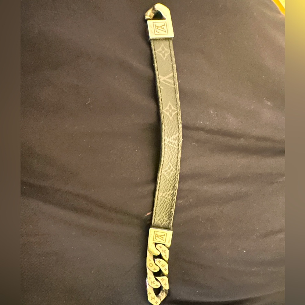 LV men’s leather bracelet